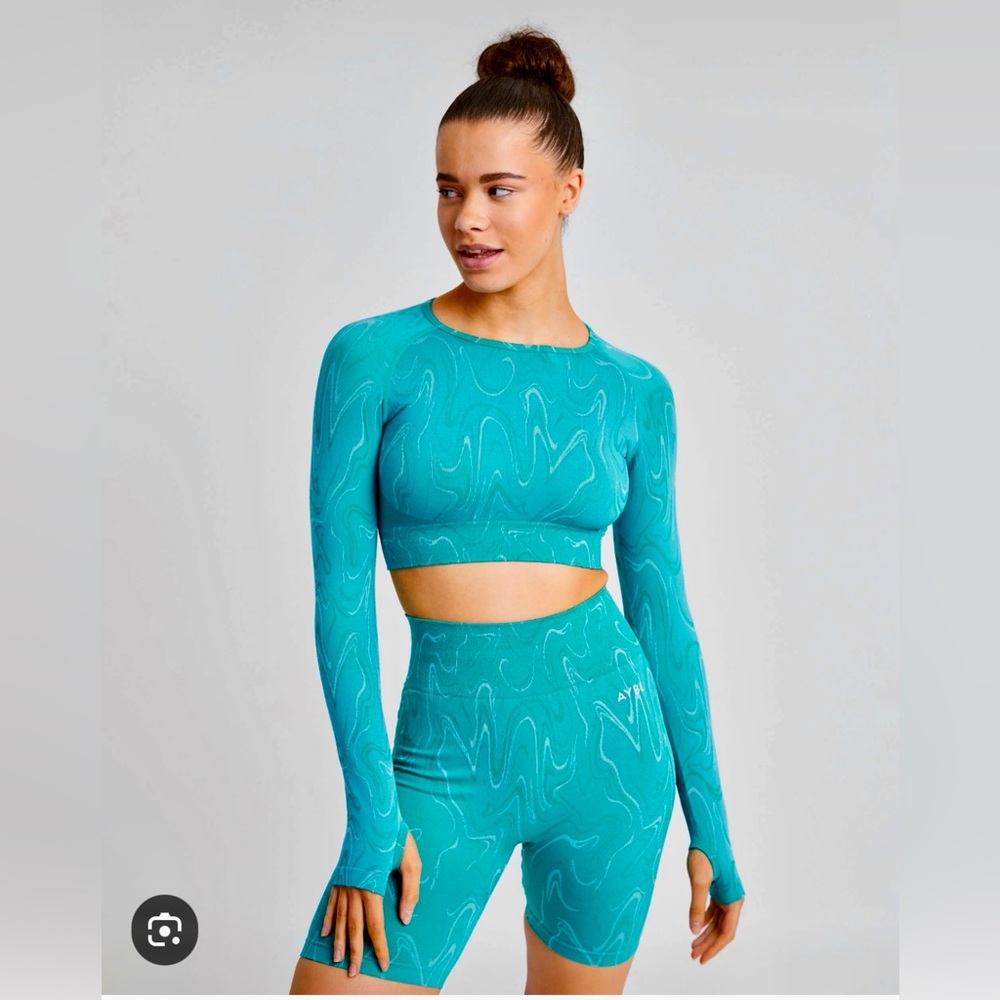 🔥Women’s AYBL Velocity Seamless Long Sleeve Crop Top size S turquoise🔥